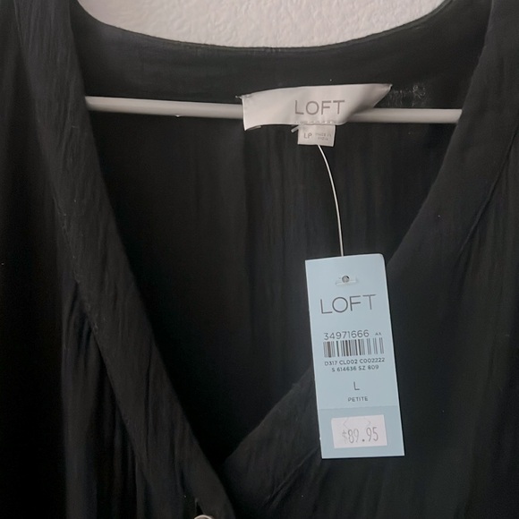 LOFT Petite V-neck Short Sleeve Romper - Picture 4 of 8